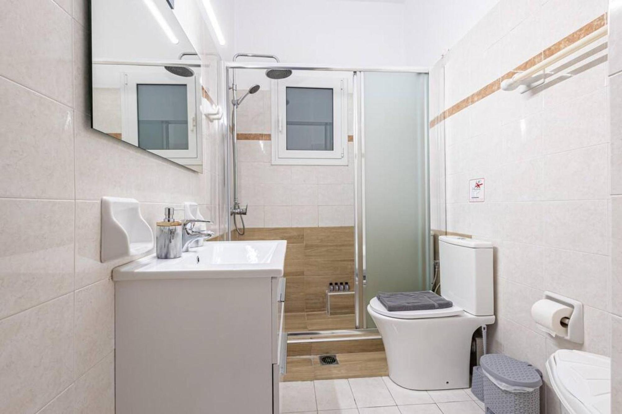 Acropolis Stylish 2Br Apartment - Center Of أثينا المظهر الخارجي الصورة